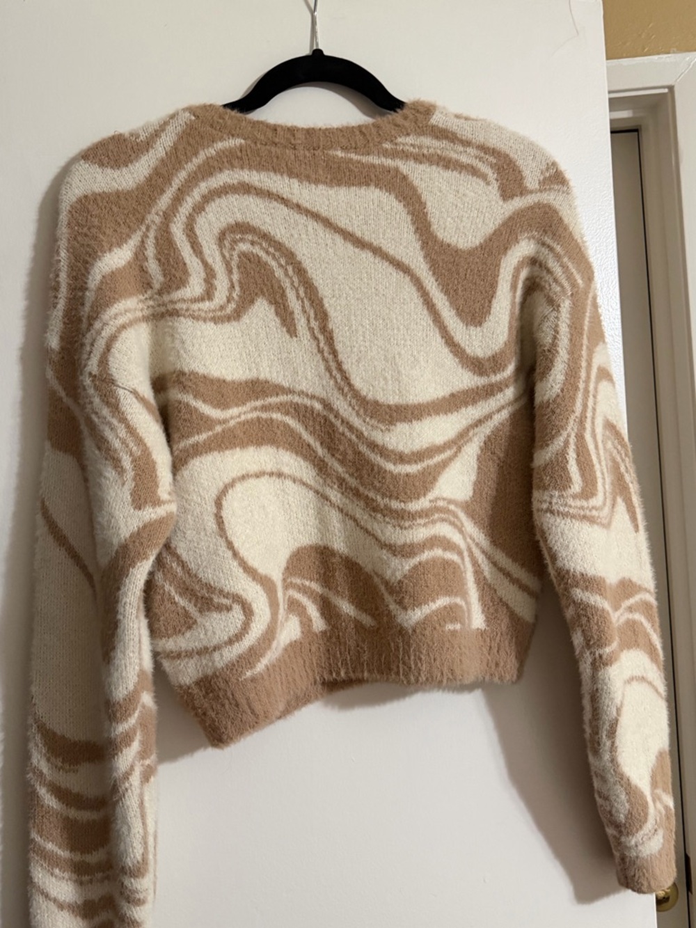 Hollister Cream & Tan Swirl Fuzzy Sweater - Picture 3 of 3